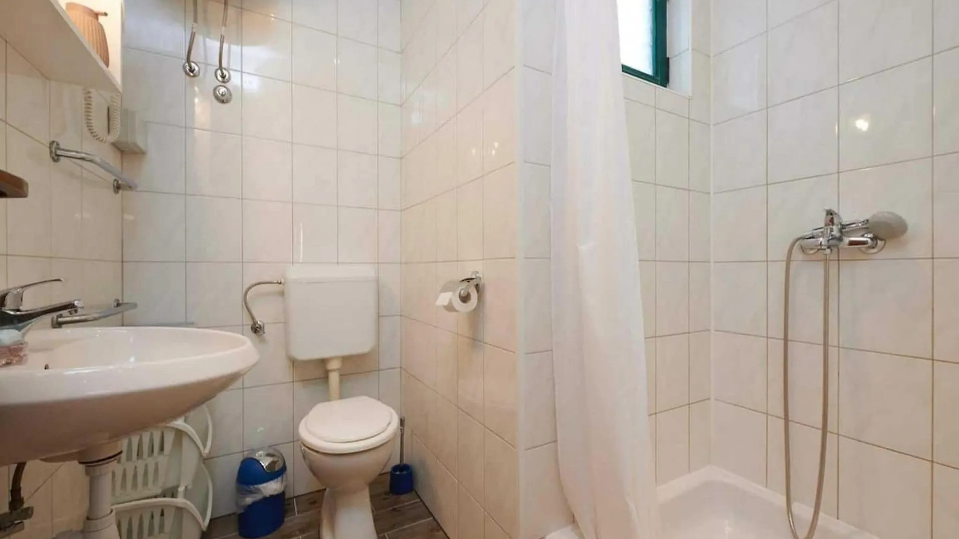 Apartments Vujina - Studio Apartment With Terrace 2 Filip Kastela