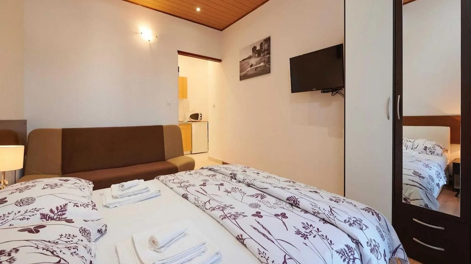 Apartments Vujina - Studio Apartment With Terrace 2 Filip Kastela Croatia
